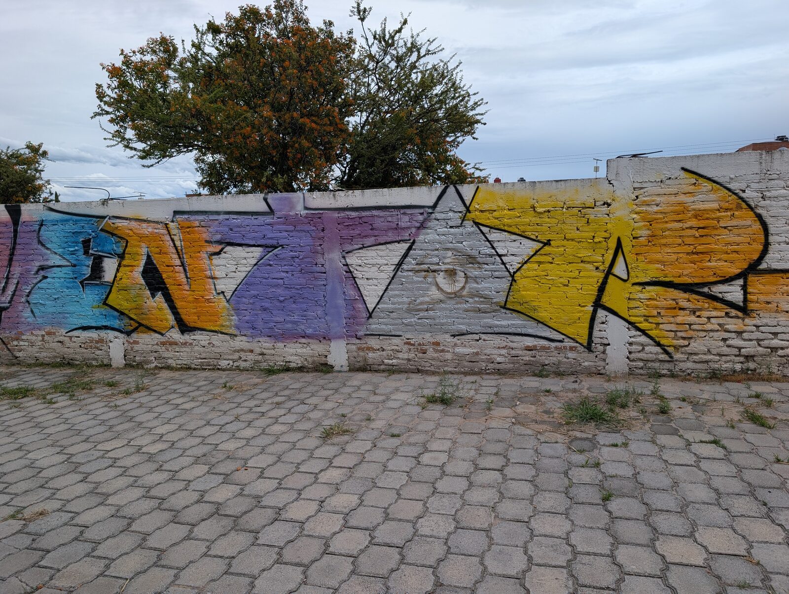 Grafiti de letras con un ojo