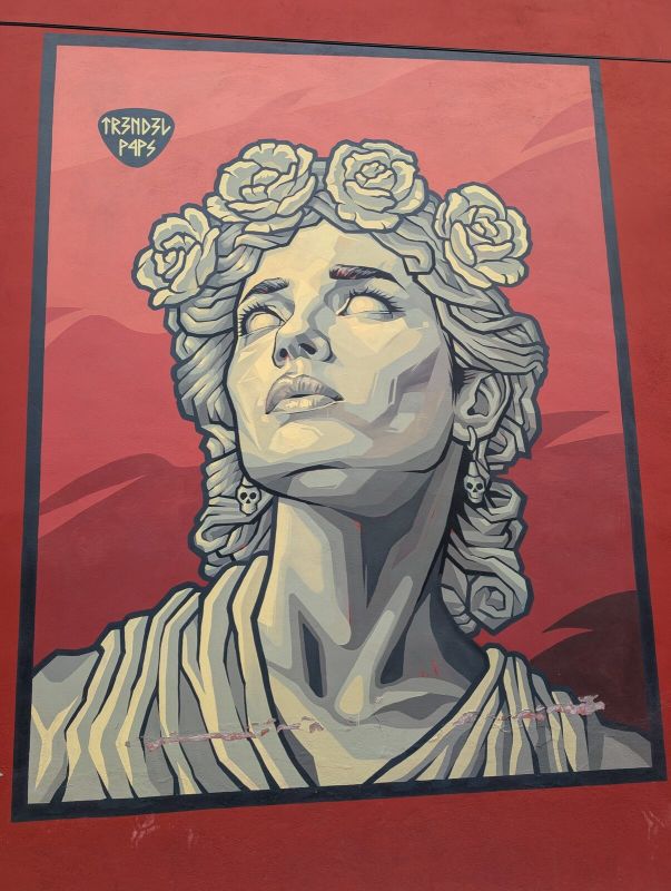 Marble rose-crowned woman