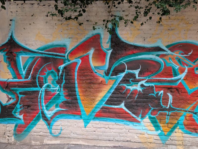 Teal-outlined wildstyle burner