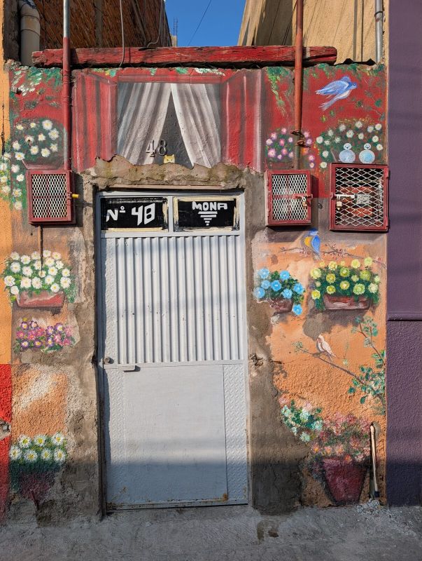 Trompe-l'oeil flower facade