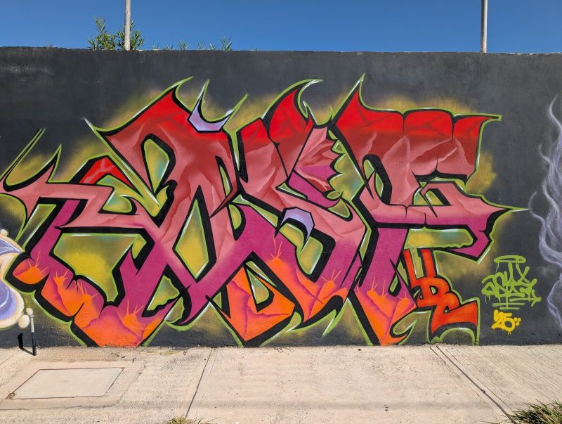 Red wildstyle piece