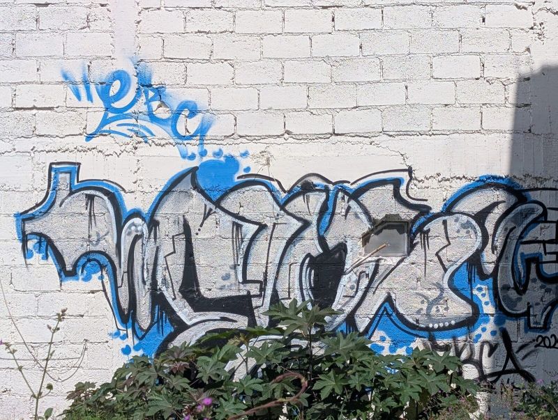 Silver throw-up