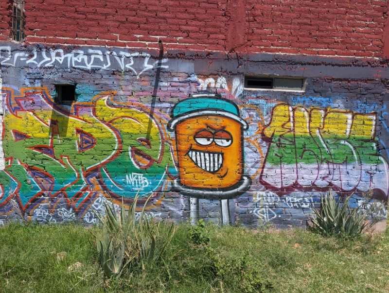 Grinning spray can