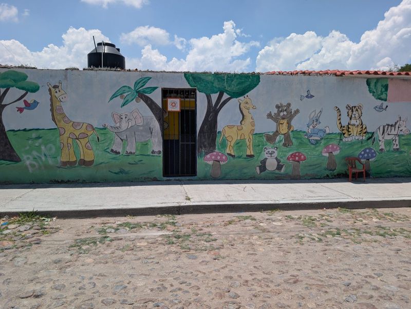 Jungle animals frieze