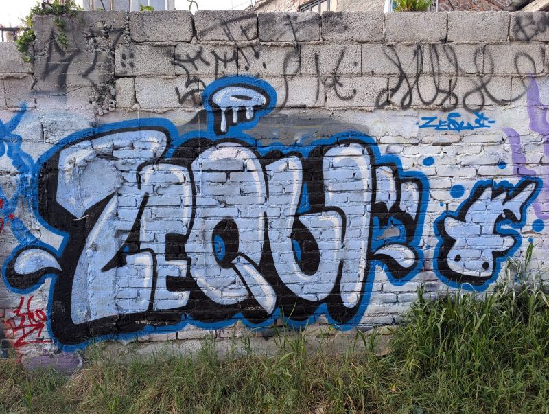 Zequi bubble letters