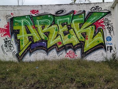 Grafiti verde limón