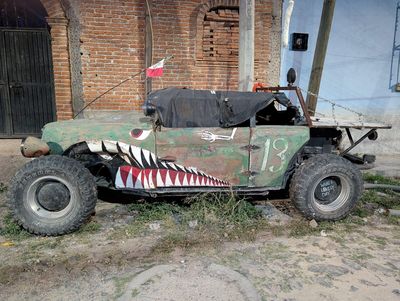 Rat rod con fauces de tiburón
