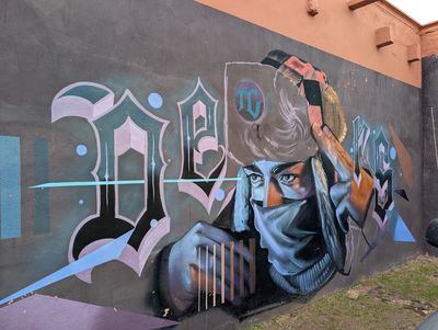 Escritor enmascarado y letra gótica