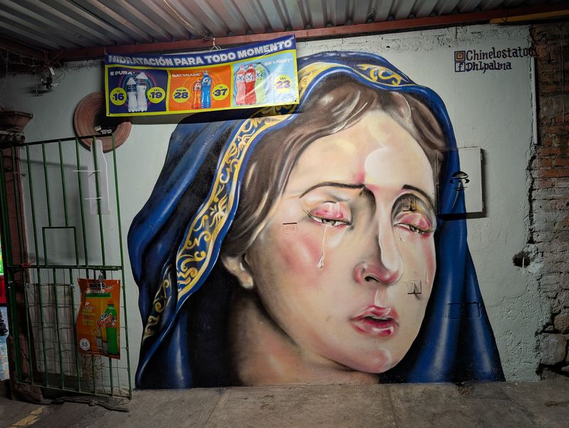 Virgen llorando