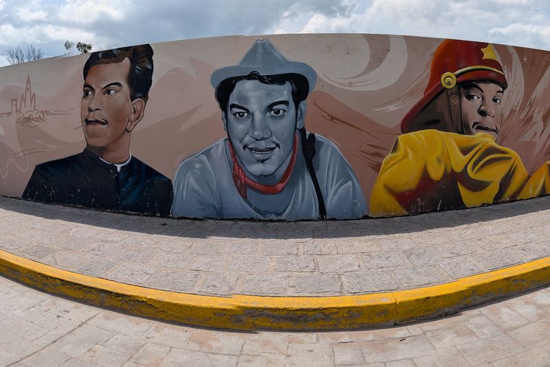 Tres Cantinflas